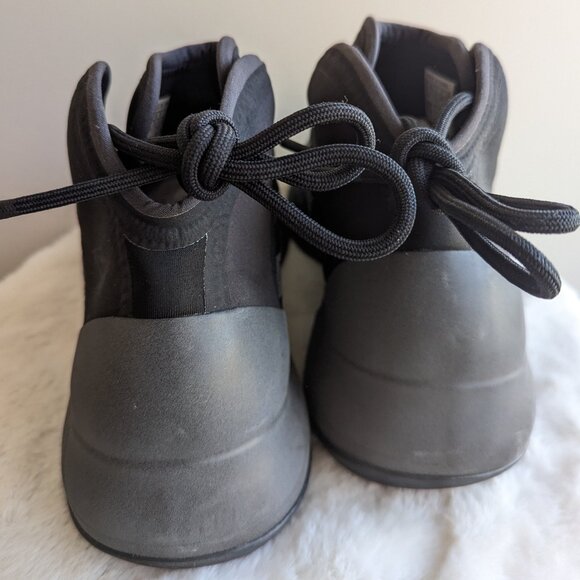 Adidas Yeezy Quantum in Onyx - Picture 6 of 11